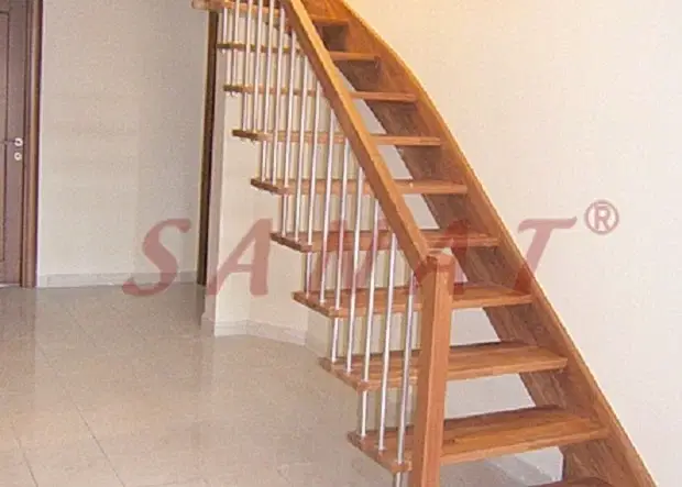 krom korkuluklu merdiven