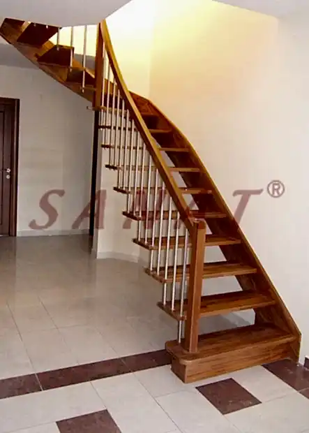 krom korkuluklu merdiven